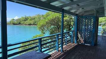 Chalet, salle de bains attenante, vue lagon | Terrasse/Patio