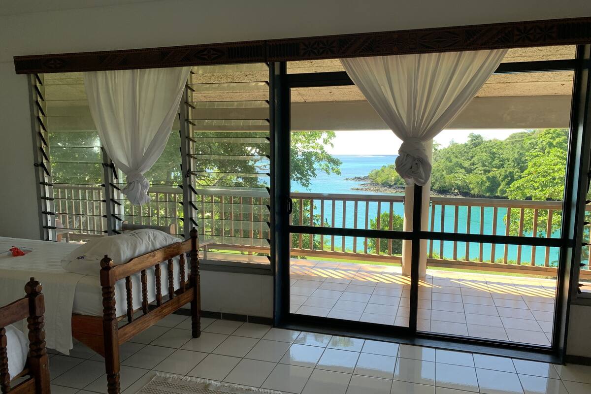 Family Room, Ensuite | In-room safe, bed sheets