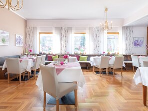 Lunch, dinner served; Regional cuisine, alfresco dining  - Alte Post (Fulpmes)