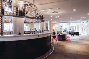 3 bars/lounges, poolside bar, beach bar - Spa Resort Therme Geinberg (Geinberg)