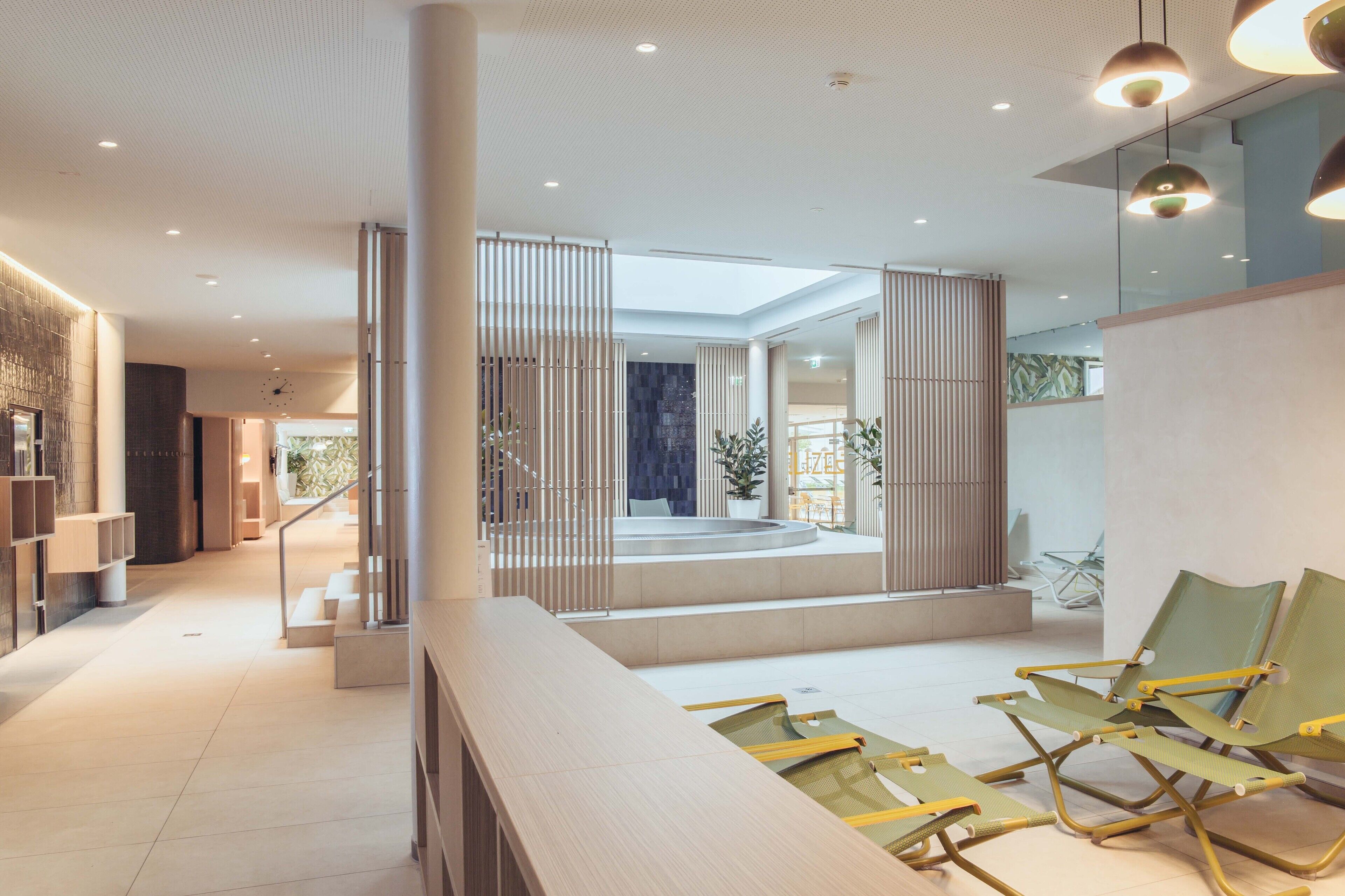 couples treatment room(s), sauna, hot tub, steam room