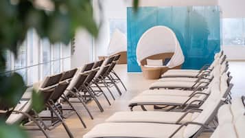 Couples treatment room(s), sauna, hot tub, steam room