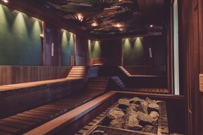 Couples treatment room(s), sauna, hot tub, steam room