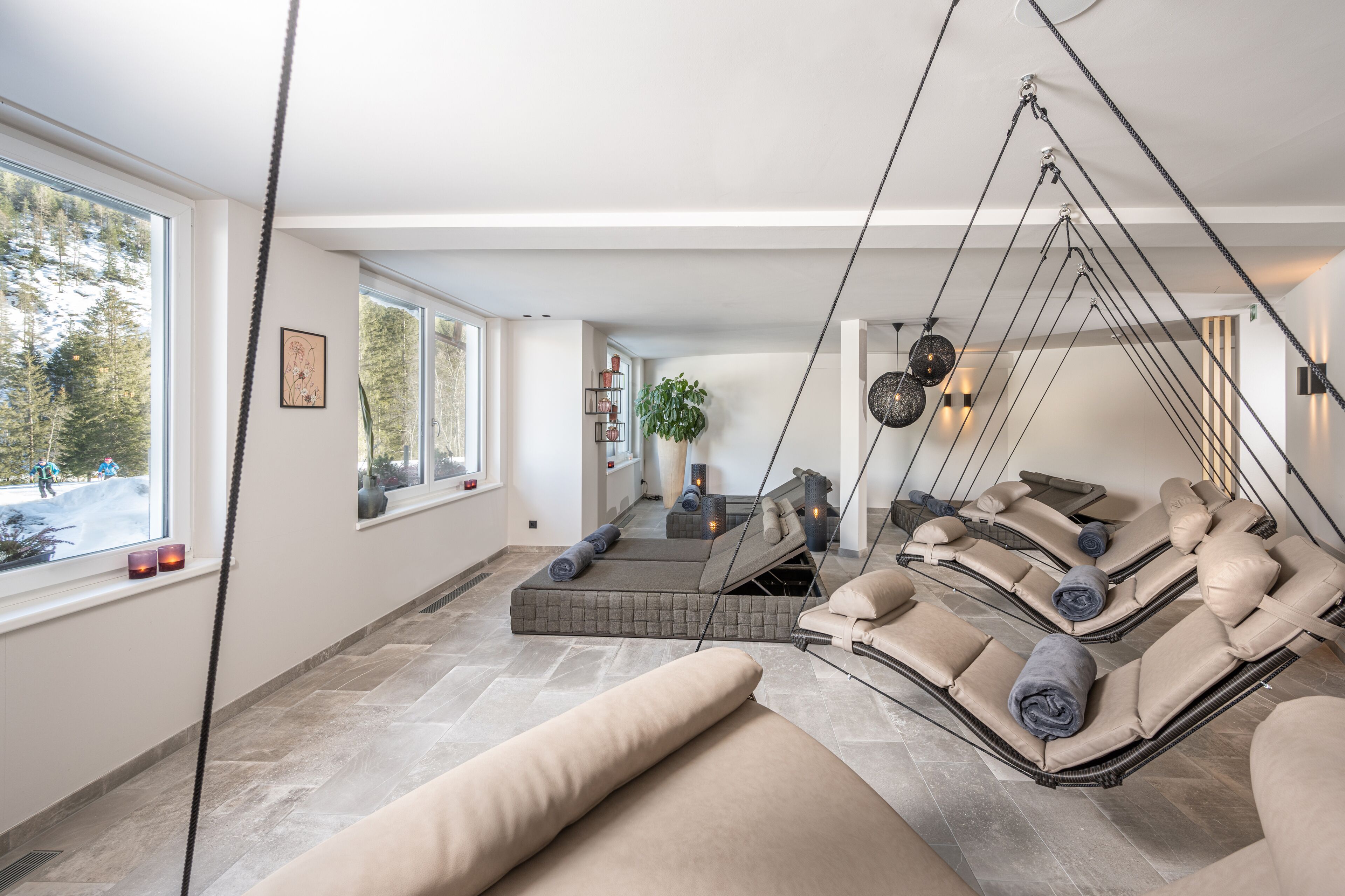 sauna, hot tub, steam room, aromatherapy, hot stone massages