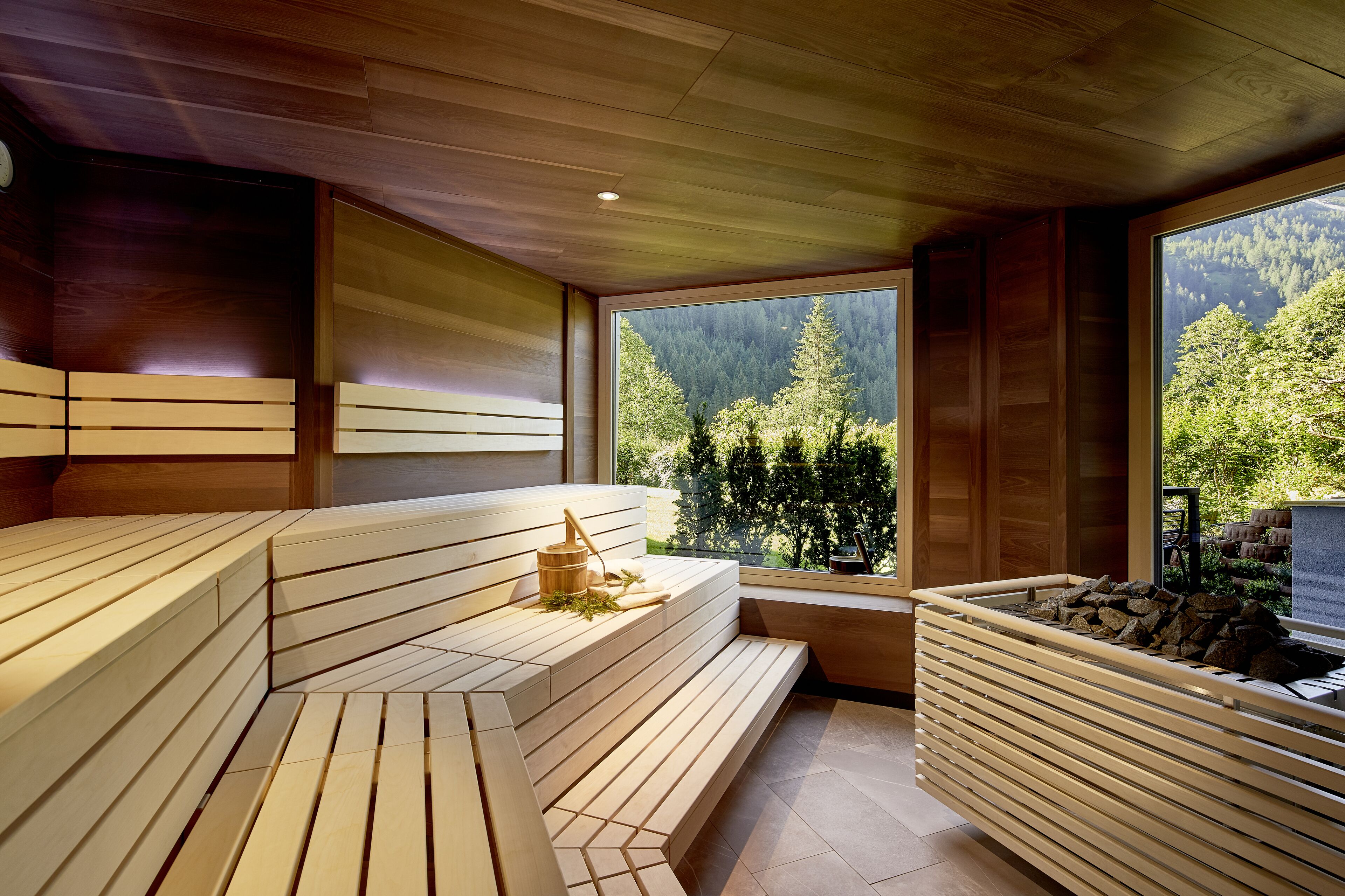 sauna, hot tub, steam room, aromatherapy, hot stone massages