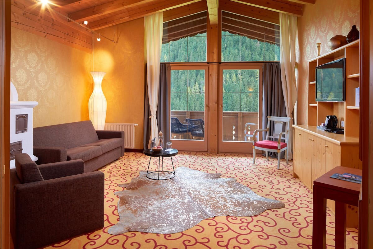 Panoramic Suite, 1 Bedroom, Balcony | Living area