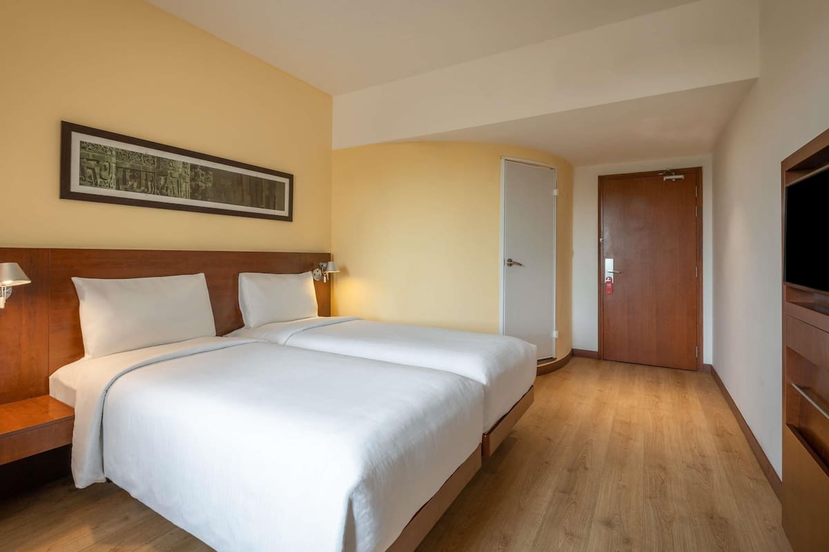 standard twin room, 2 single beds | memory-foam beds, minibar, in-room safe, desk