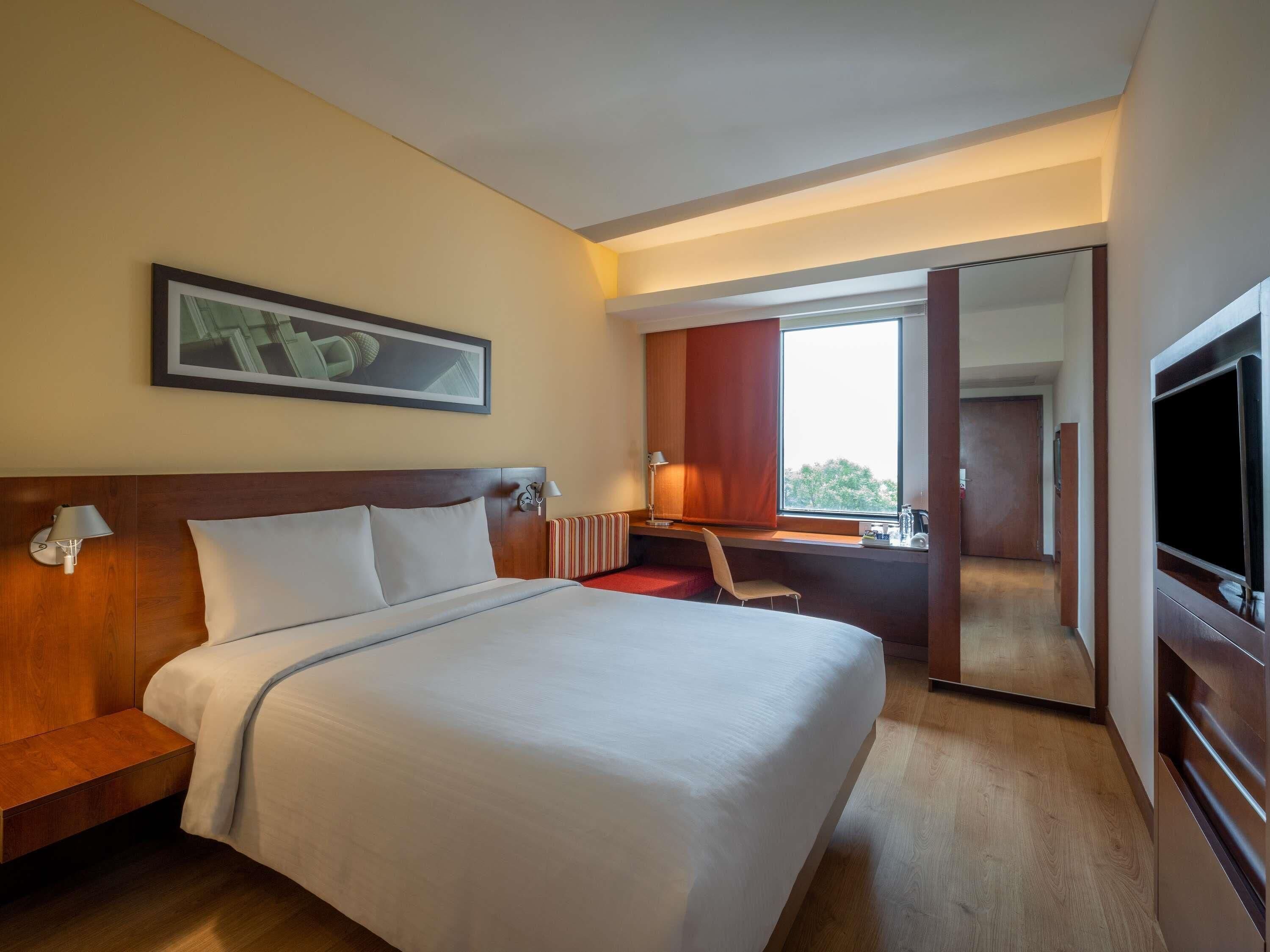 Superior Room, 1 Double Bed, Pool View | Memory-foam beds, minibar, in-room safe, desk