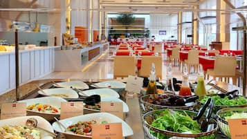 Daily buffet breakfast (INR 850 per person)
