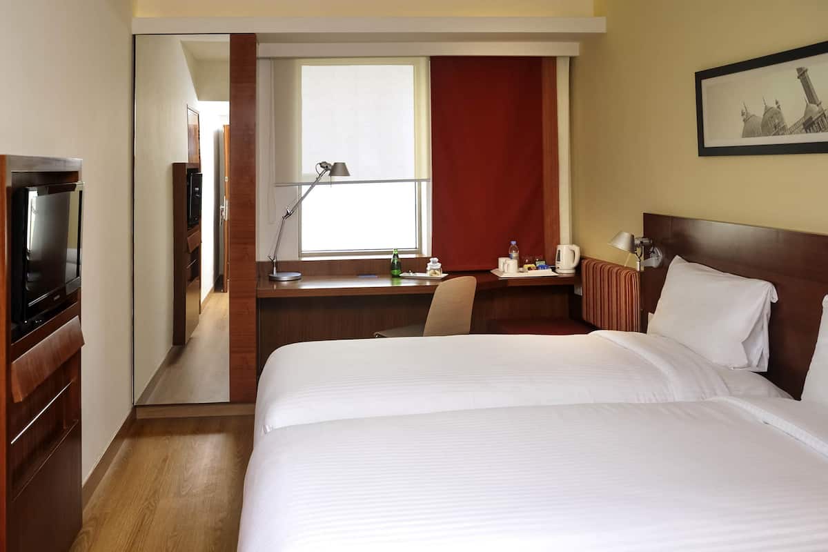 Standard Twin Room, 2 Twin Beds (Extra Benefits) | Memory foam beds, minibar, in-room safe, desk