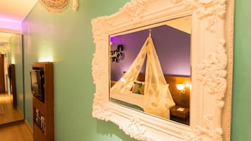 Colchones viscoelásticos, minibar, caja fuerte y escritorio