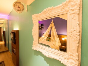 Memory foam beds, minibar, in-room safe, desk - ibis New Delhi Aerocity Hotel (New Delhi)