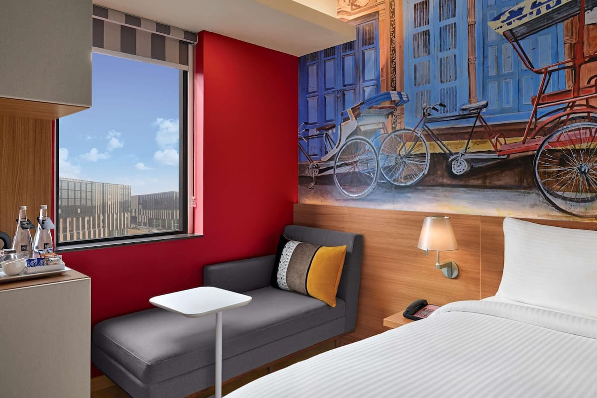 Deluxe Room, 2 Twin Beds | Memory foam beds, minibar, in-room safe, desk