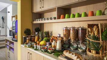 Free daily buffet breakfast
