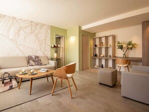 Coffres-forts dans les chambres, bureau, fer et planche à repasser