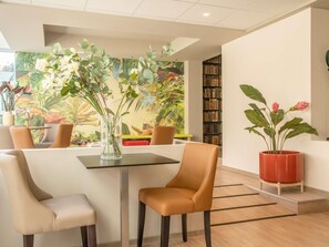 Daily buffet breakfast (EUR 10 per person) - ibis Styles Beaulieu Sur Mer (Beaulieu-sur-Mer)