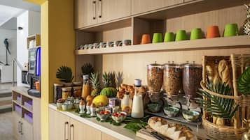 Petit déjeuner buffet (10 EUR par personne)