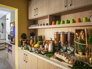 Frokostbuffé hver dag (EUR 10 per person)