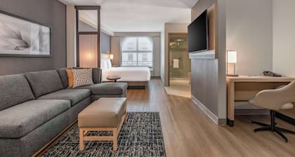 Hyatt Place Riverside Downtown