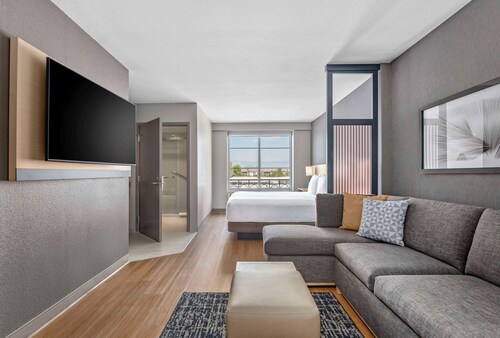 Hyatt Place Riverside Downtown