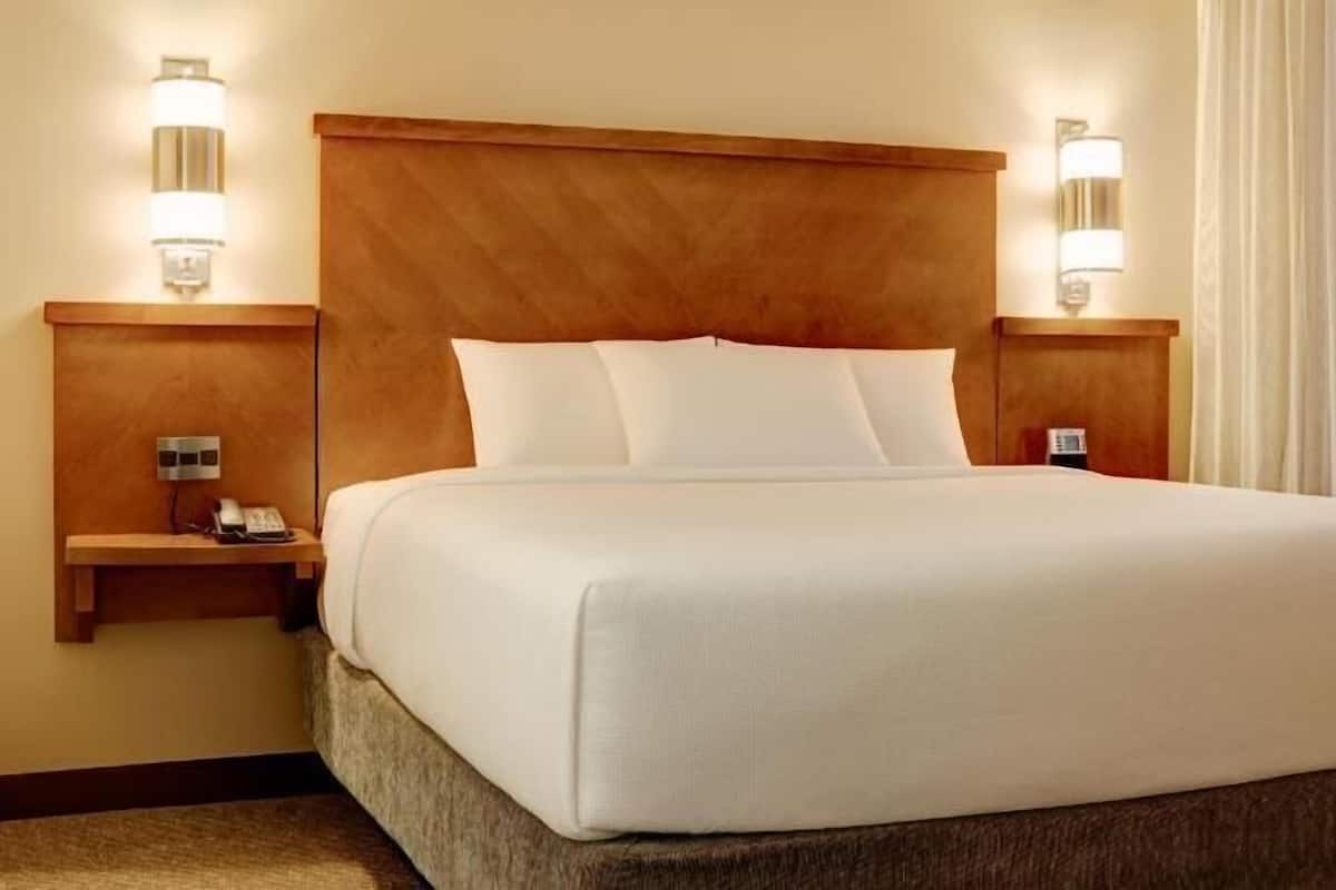 Hypo-allergenic bedding, pillowtop beds, in-room safe