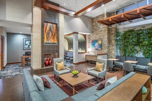 Lobby sitting area - Hyatt Place Riverside Downtown (Riverside)