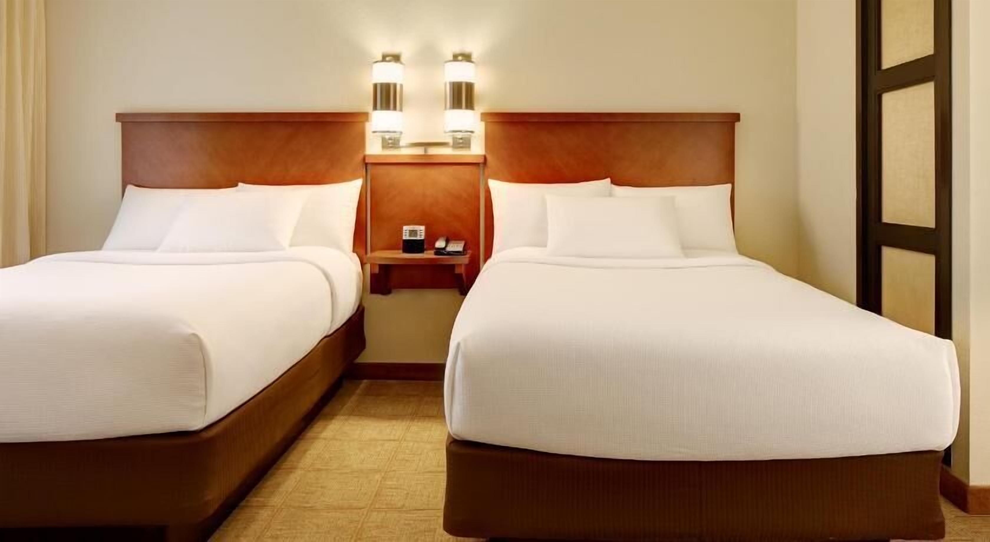 Hypo-allergenic bedding, pillowtop beds, in-room safe