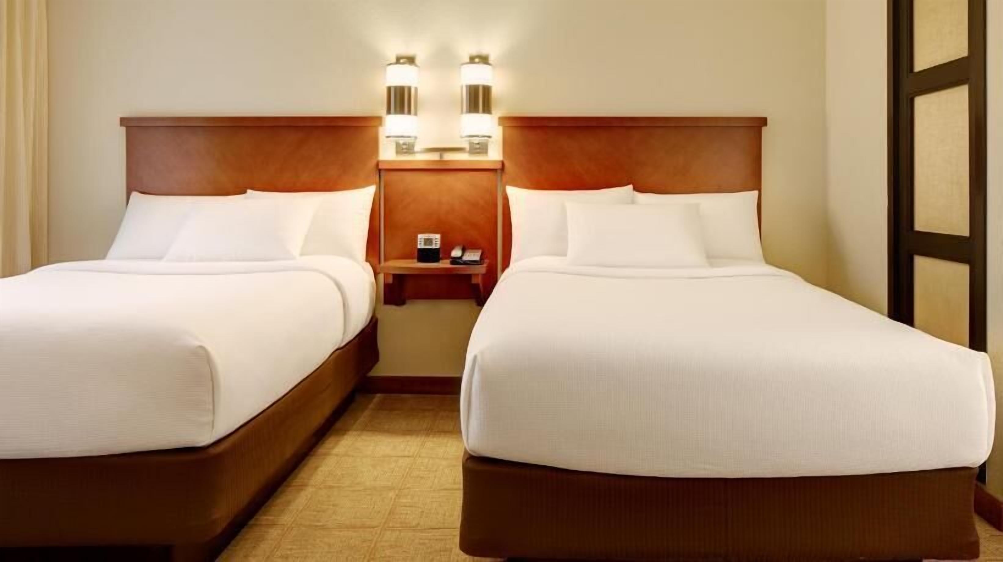 Literie hypoallergénique, lit avec matelas à plateau-coussin
