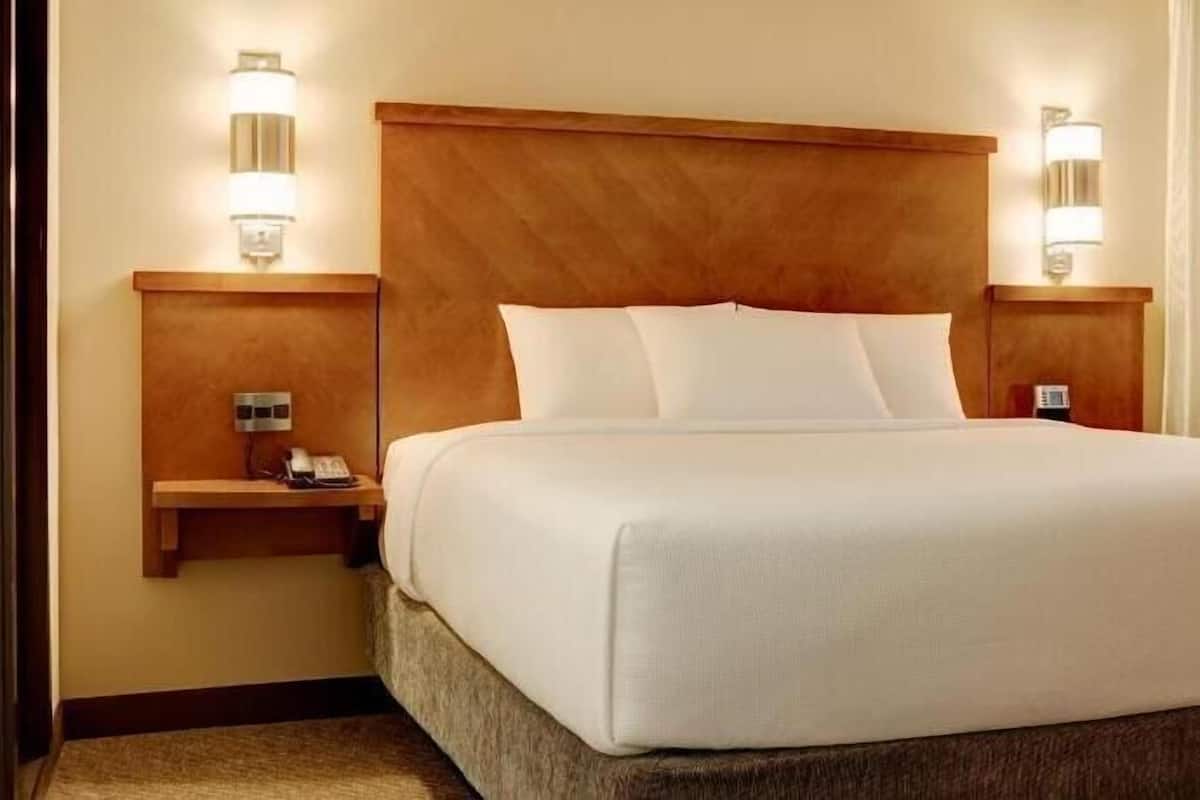Literie hypoallergénique, lit avec matelas à plateau-coussin
