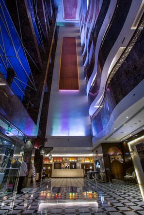 Lobby lounge - First Central Hotel Suites (Dubai)