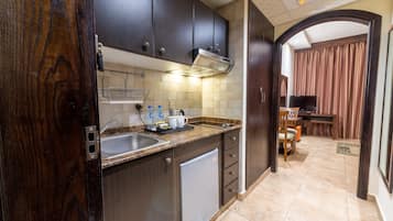 Caja de seguridad en la habitación y escritorio