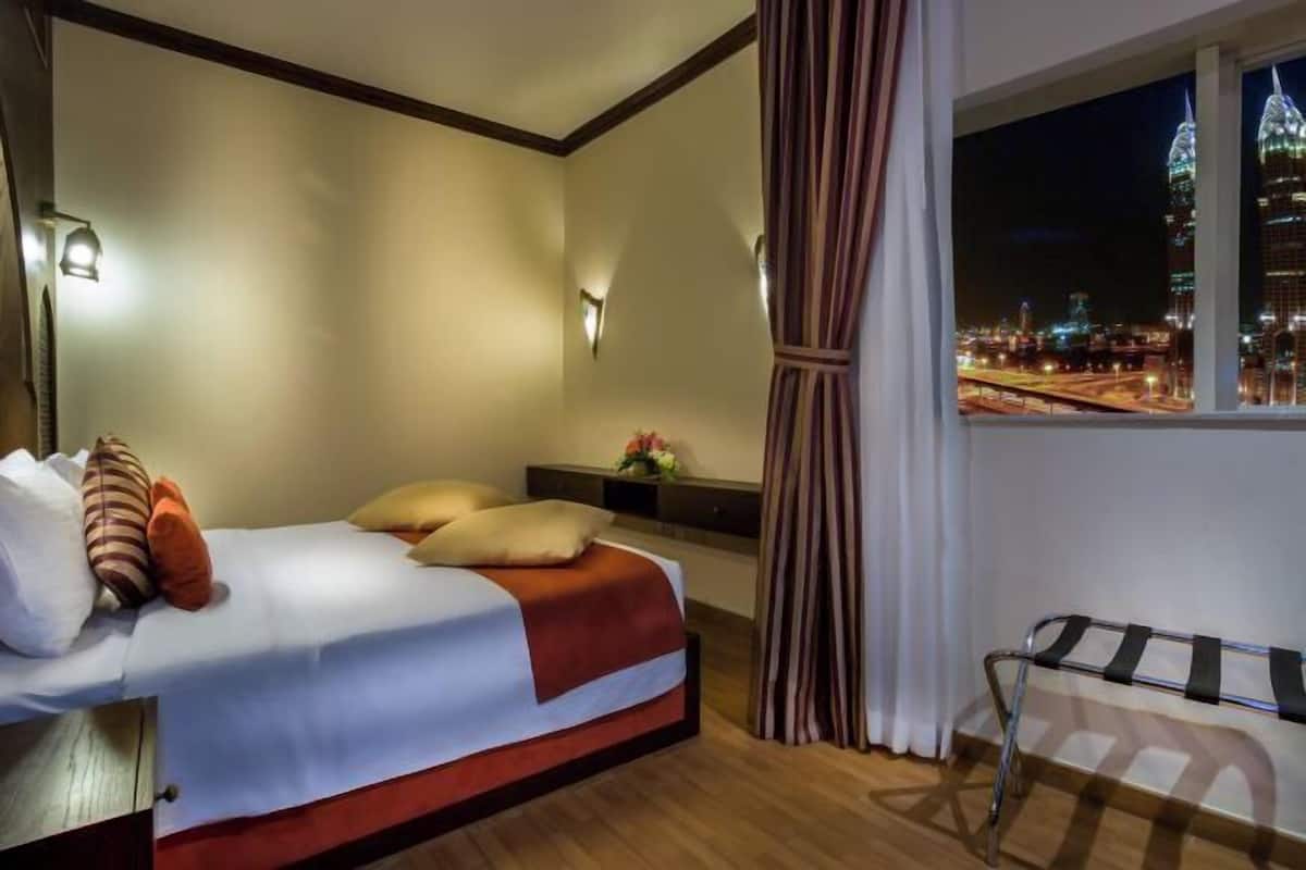 In-room safe, desk, soundproofing, iron/ironing board