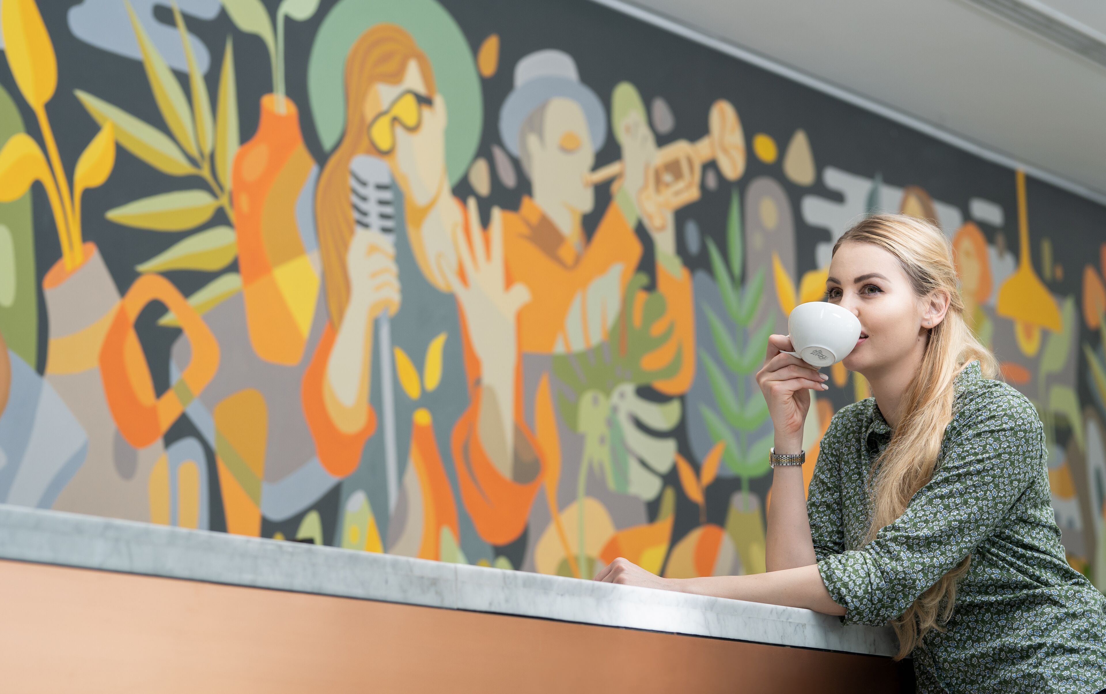 Σερβίρεται πρωινό, μεσημεριανό και βραδινό, με διεθνής κουζίνα 