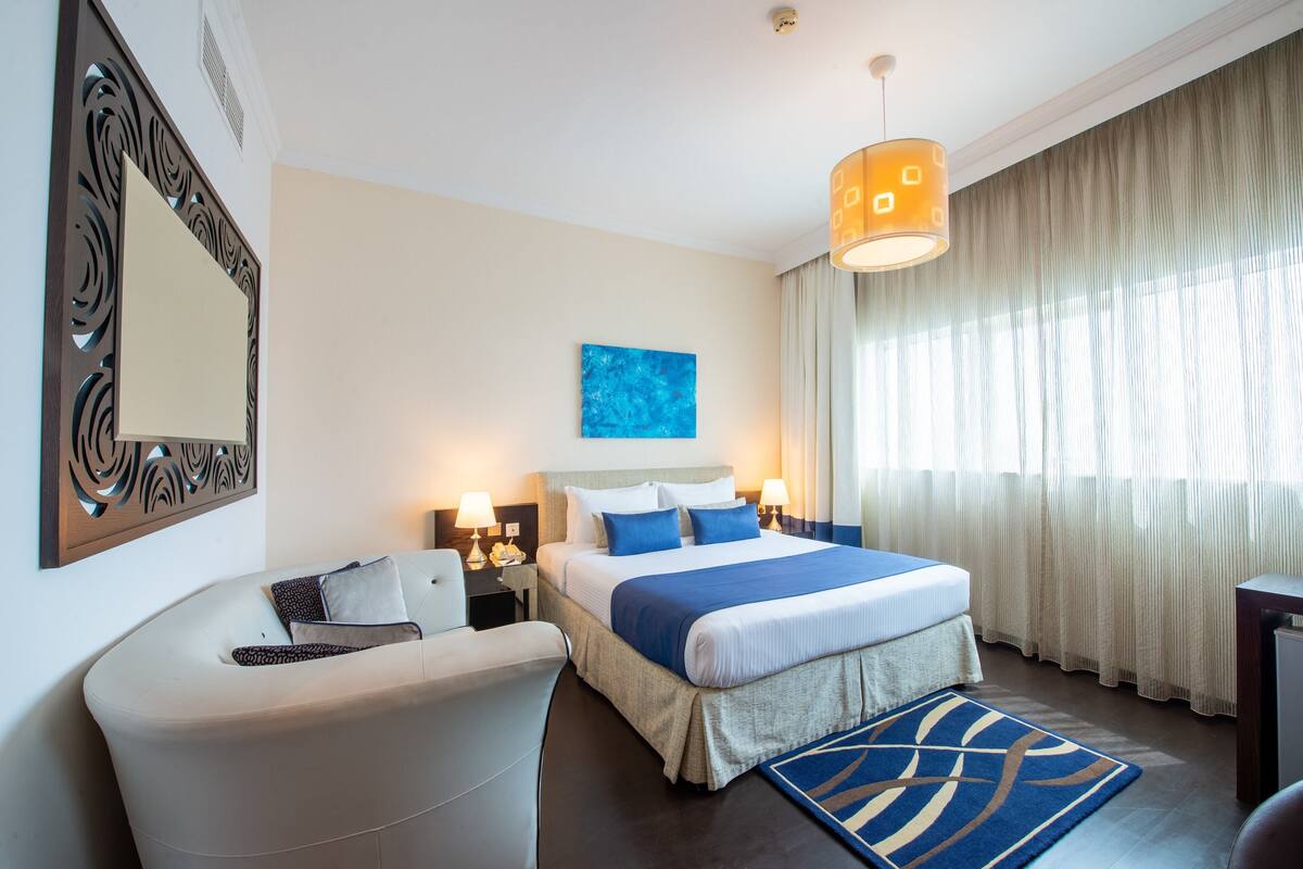 Executive-Studio, 1 King-Bett | Zimmersafe, Schreibtisch, schallisolierte Zimmer, Bügeleisen/Bügelbrett