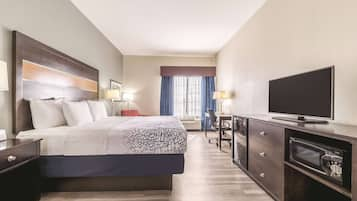 Deluxe Room, 1 King Bed, Non Smoking | Premium bedding, pillow-top beds, desk, blackout curtains