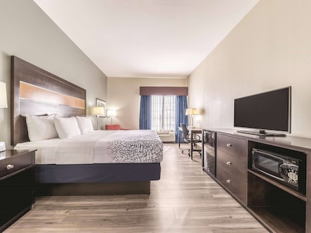 Ropa de cama de alta calidad, colchones con pillow-top y escritorio