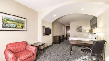 Deluxe Room, 1 King Bed, Non Smoking (Deluxe Executive Room) | Premium bedding, pillowtop beds, desk, blackout drapes
