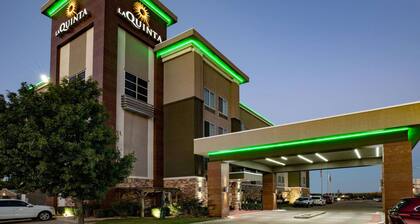 La Quinta Inn & Suites by Wyndham Tulsa - Catoosa Route 66