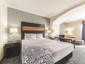 Deluxe Room, 1 King Bed, Non Smoking (Deluxe Executive Room) | Premium bedding, pillowtop beds, desk, blackout drapes