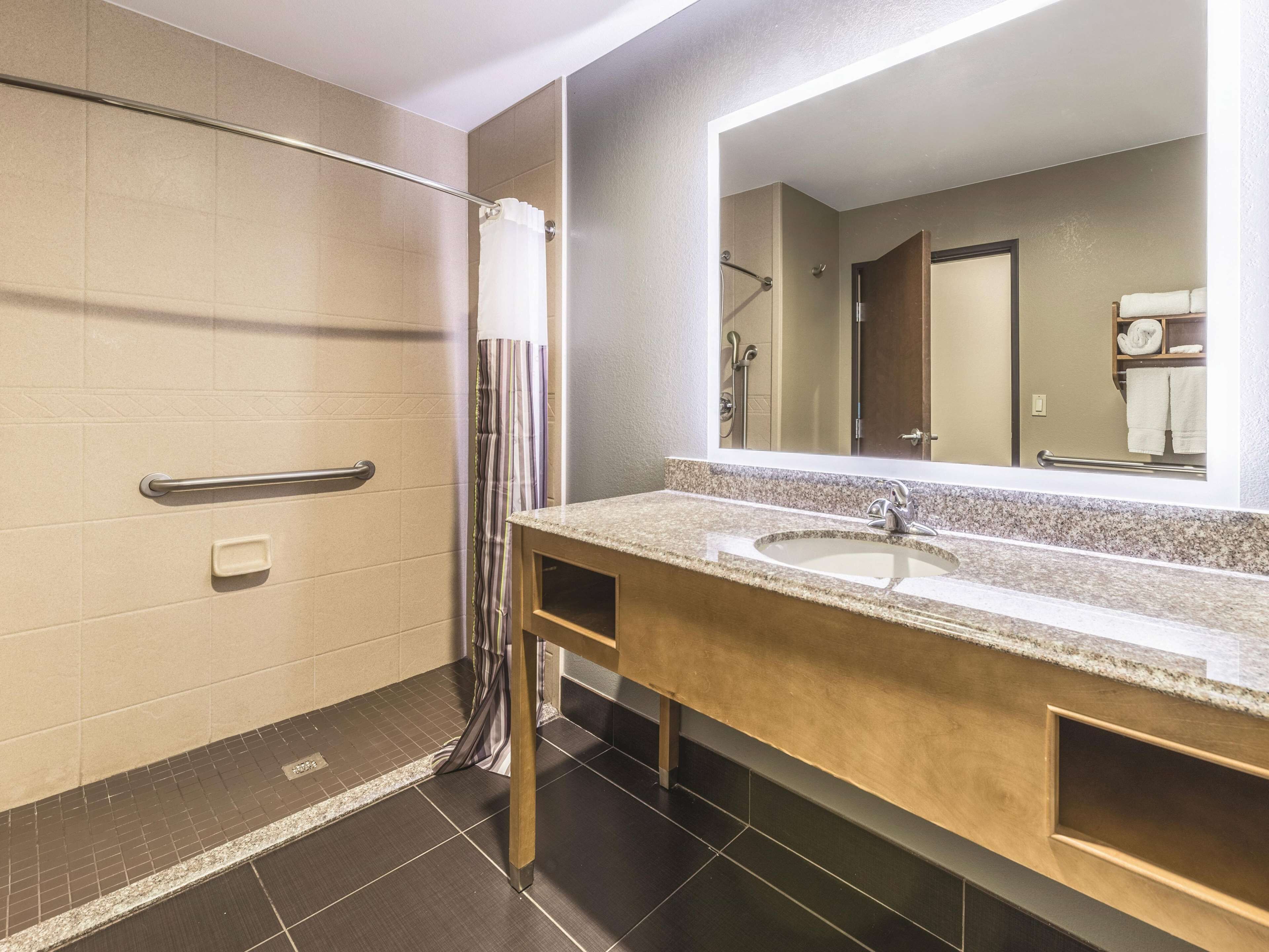 room, 1 king bed, accessible | premium bedding, pillow-top beds, desk, blackout curtains