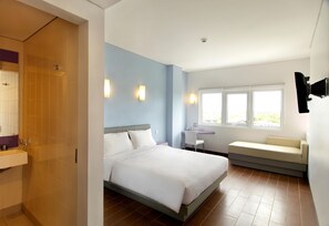 In-room safe, desk, free WiFi, bed sheets - Amaris Hotel Palangkaraya (Palangkaraya)