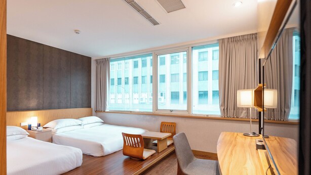 A hotel room with two beds, a desk, a chair, and a TV. -  Hotel Cloud-ZhongShan  (Taipei)