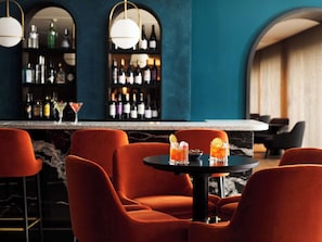 Petit déjeuner, déjeuner et dîner servis sur place