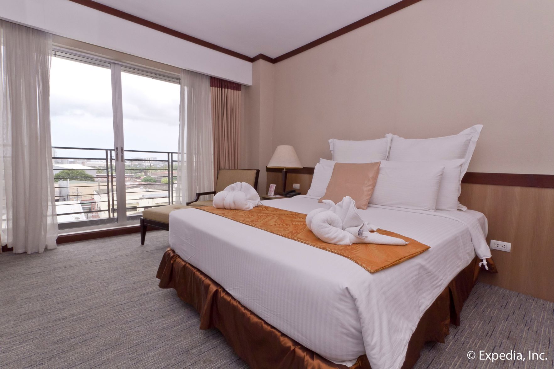 Minibar, in-room safe, desk, soundproofing