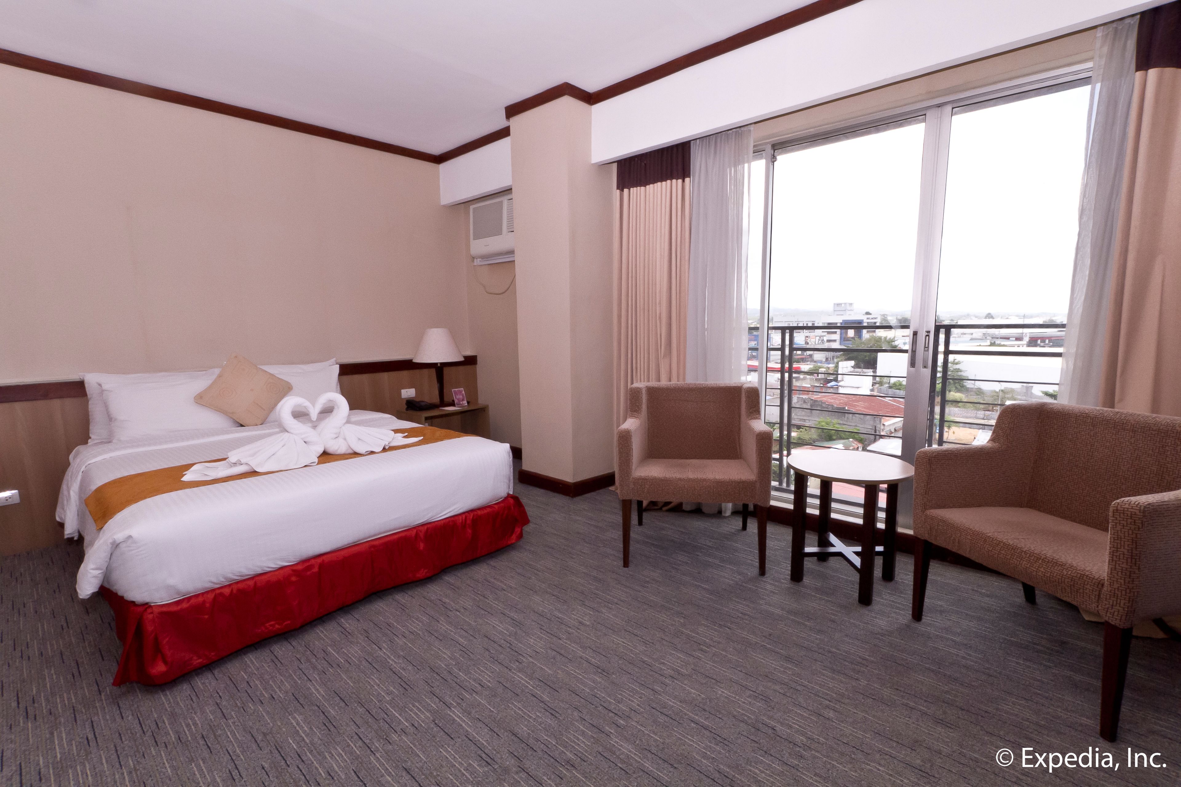 32-inch flat-screen TV with cable channels, TV