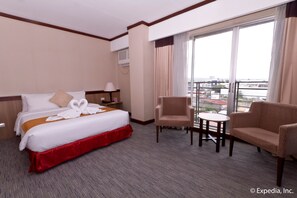 32-inch flat-screen TV with cable channels, TV - Dohera Hotel (Mandaue)