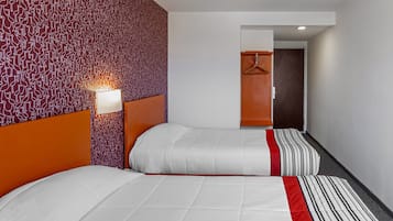 客房, 2 張單人床, 非吸煙房 | 書桌、熨斗/熨衫板、免費 Wi-Fi、床單