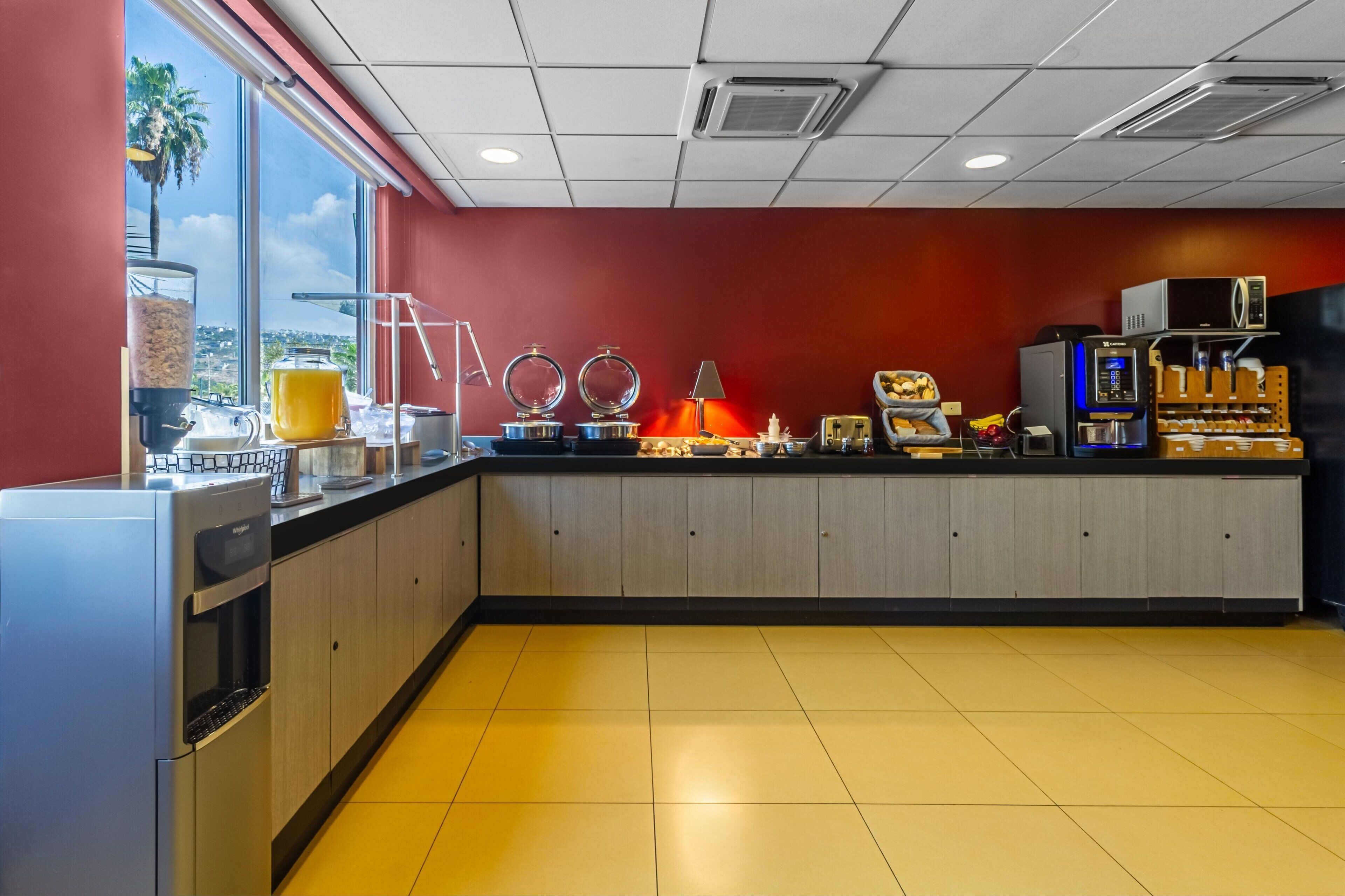 free daily full breakfast