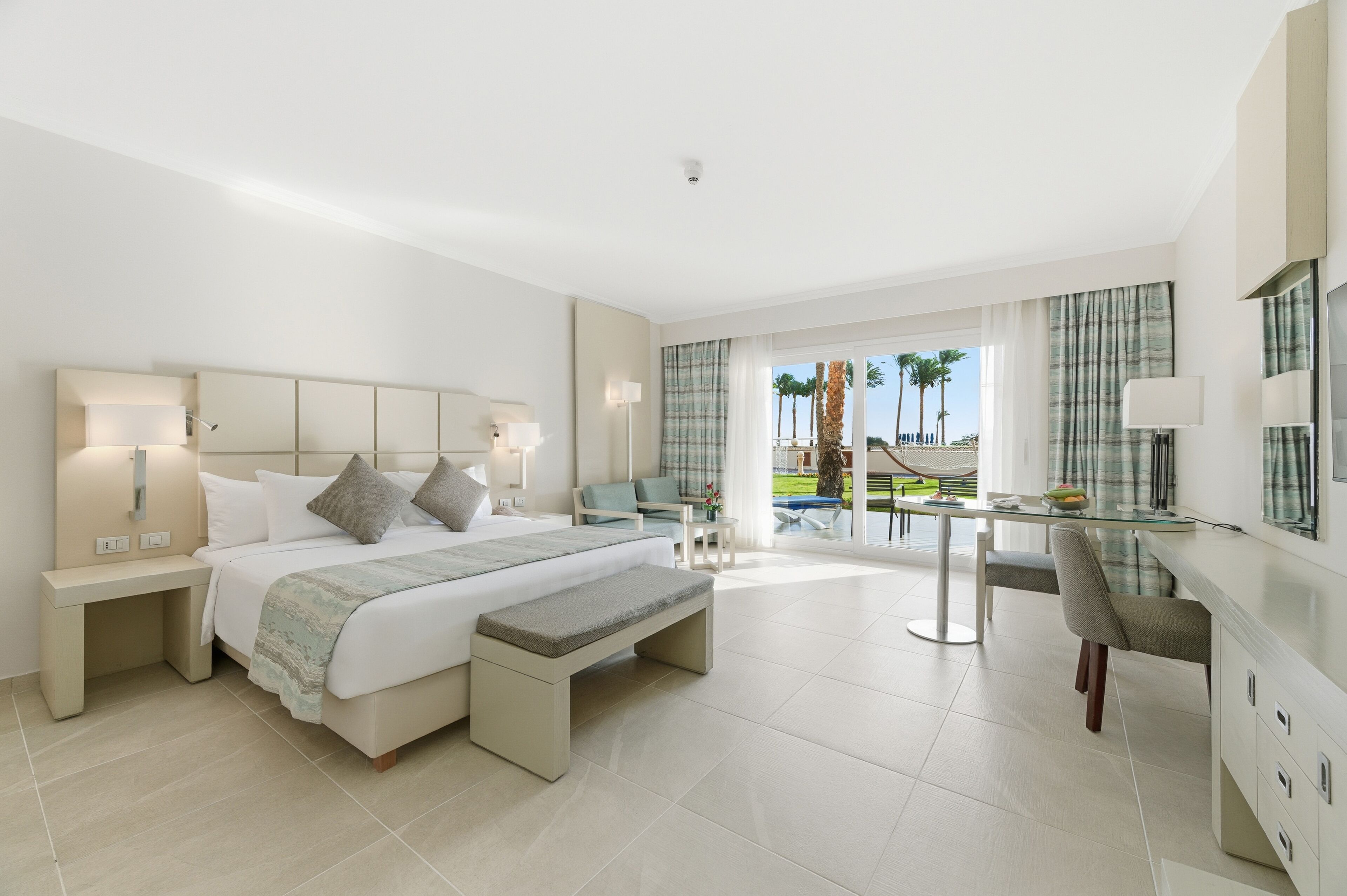 Lakens van Egyptisch katoen, luxe beddengoed, een minibar