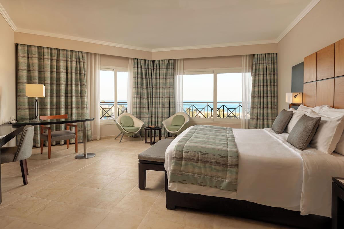 Executive Suite | 1 bedroom, Egyptian cotton sheets, premium bedding, minibar